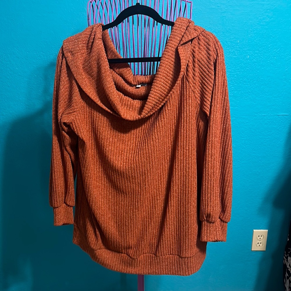 NWOT Perfect Fall sweater, off the shoulder or boatneck. Pumpkin color XL